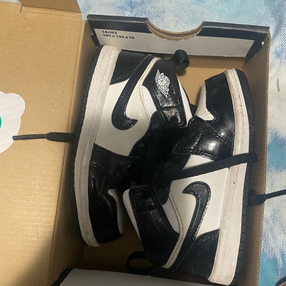 Nike black and white toddler